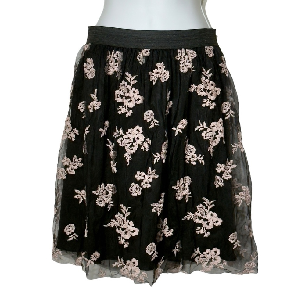 🇨🇦 Mandee Black Floral Embroidered Lined Tulle Short Skirt Small - Picture 2 of 10